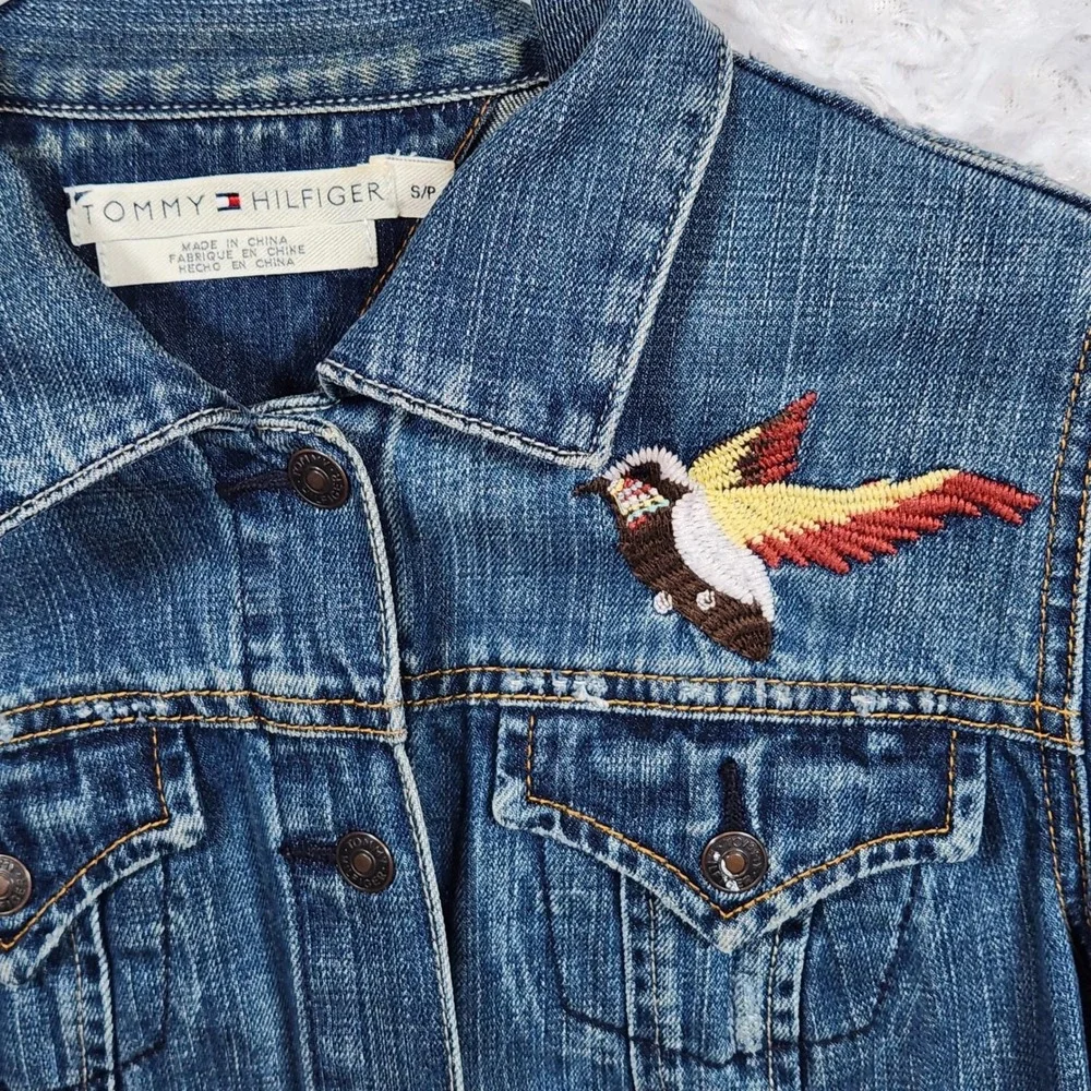 Vintage Tommy Hilfiger Jean Jacket M Women Y2K Embroidered Bird Heart Love Patch - Picture 14 of 16